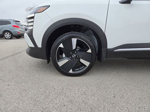 New 2026 Nissan Kicks SR w/ SR Premium Package FWD image 37