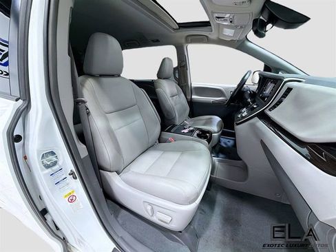 Used 2019 Toyota Sienna XLE w/ XLE Navigation Package AWD/4WD image 33