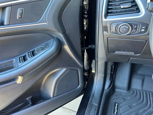 Used 2021 Ford Edge SEL w/ Convenience Package AWD/4WD image 4