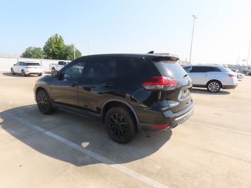Used 2017 Nissan Rogue S AWD/4WD image 14