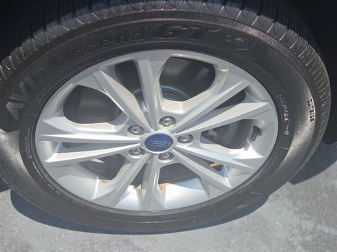 Used 2017 Ford Escape SE AWD/4WD image 16
