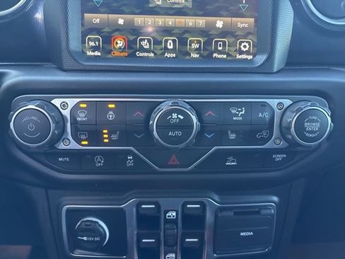 Used 2023 Jeep Wrangler Altitude image 29