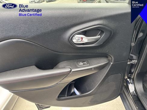 Used 2017 Jeep Cherokee Trailhawk AWD/4WD image 14