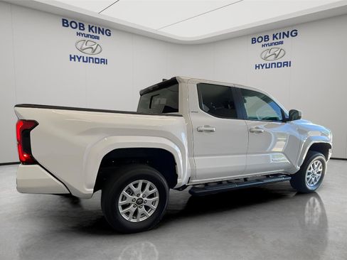 Used 2024 Toyota Tacoma SR5 AWD/4WD image 5