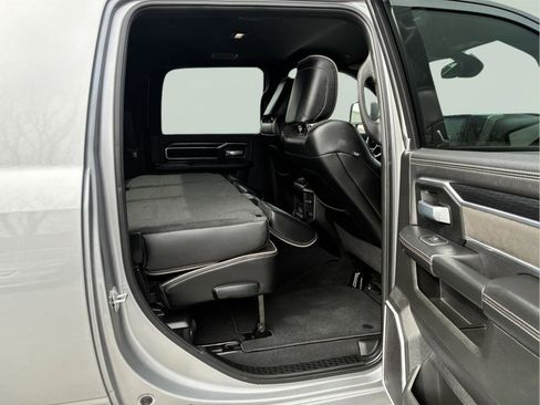 Used 2024 RAM 2500 Laramie w/ Night Edition AWD/4WD image 10