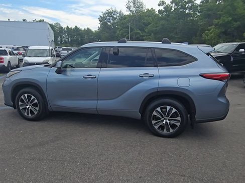 Used 2020 Toyota Highlander XLE AWD/4WD image 17