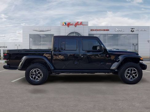 Used 2024 Jeep Gladiator Rubicon AWD/4WD image 6