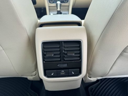 Used 2017 Volkswagen Passat 1.8T SEL Premium FWD image 32