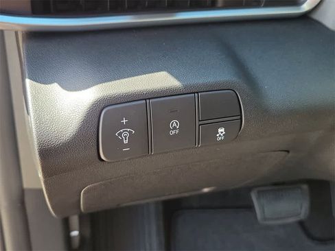 New 2025 Hyundai Elantra SE image 21