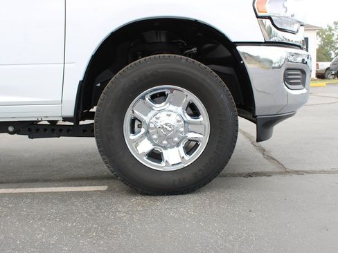 Used 2024 RAM 2500 Tradesman w/ Chrome Appearance Group AWD/4WD image 34
