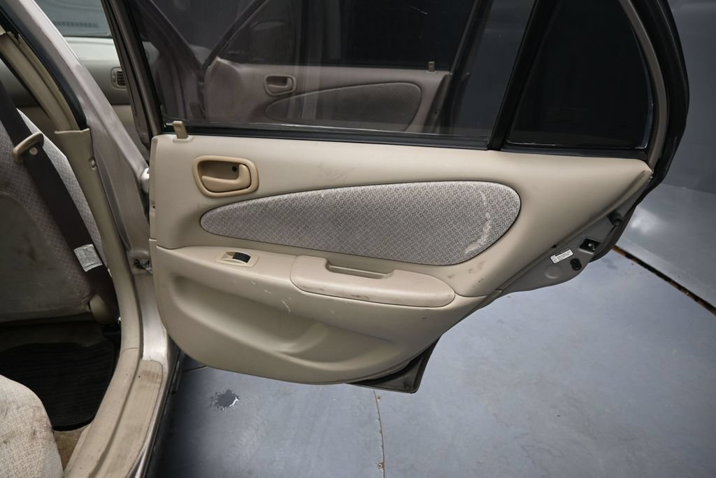 Used 2000 Toyota Corolla CE w/ Value Pkg FWD image 18