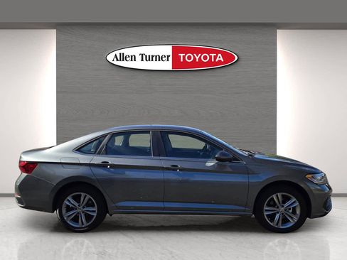 Used 2022 Volkswagen Jetta SE image 4