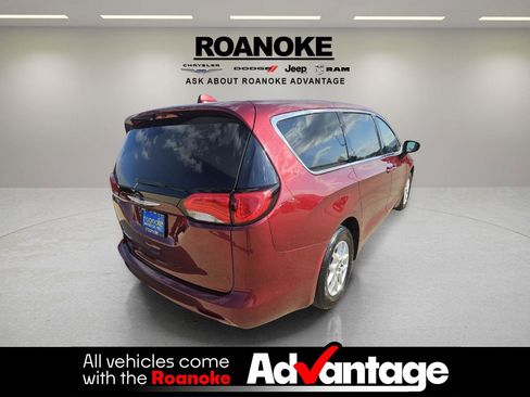 Used 2017 Chrysler Pacifica Touring FWD image 11