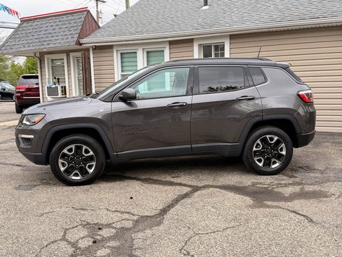 Used 2018 Jeep Compass Trailhawk w/ Leather Interior Group AWD/4WD image 3