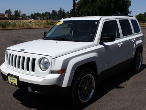 Used 2016 Jeep Patriot Sport w/ Power Value Group FWD image 2