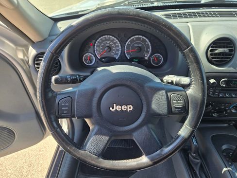 Used 2006 Jeep Liberty Sport AWD/4WD image 33