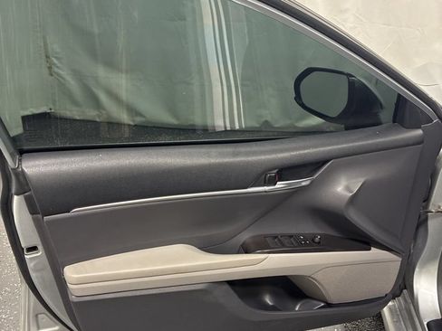 Used 2021 Toyota Camry SE FWD image 12