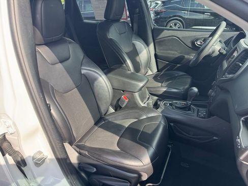 Used 2020 Jeep Cherokee Latitude Plus FWD image 18