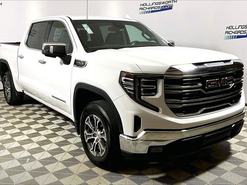 Used 2025 GMC Sierra 1500 SLT image 3