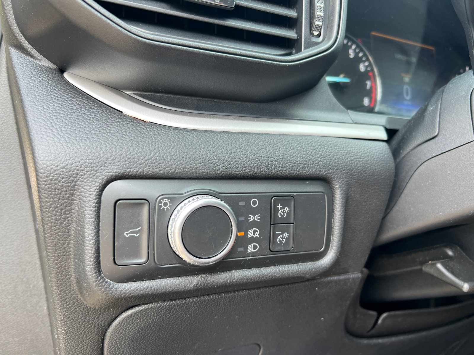 Used 2022 Ford Explorer XLT RWD image 31