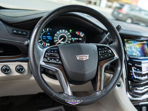 Used 2020 Cadillac Escalade Luxury w/ Escalade Sport Edition AWD/4WD image 24