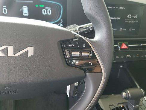 Used 2026 Kia Niro LX FWD image 24