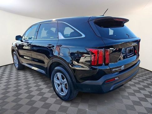 Used 2023 Kia Sorento LX image 4
