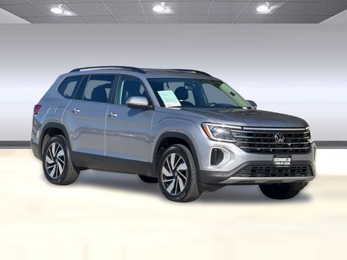 Used 2025 Volkswagen Atlas SE AWD/4WD image 6