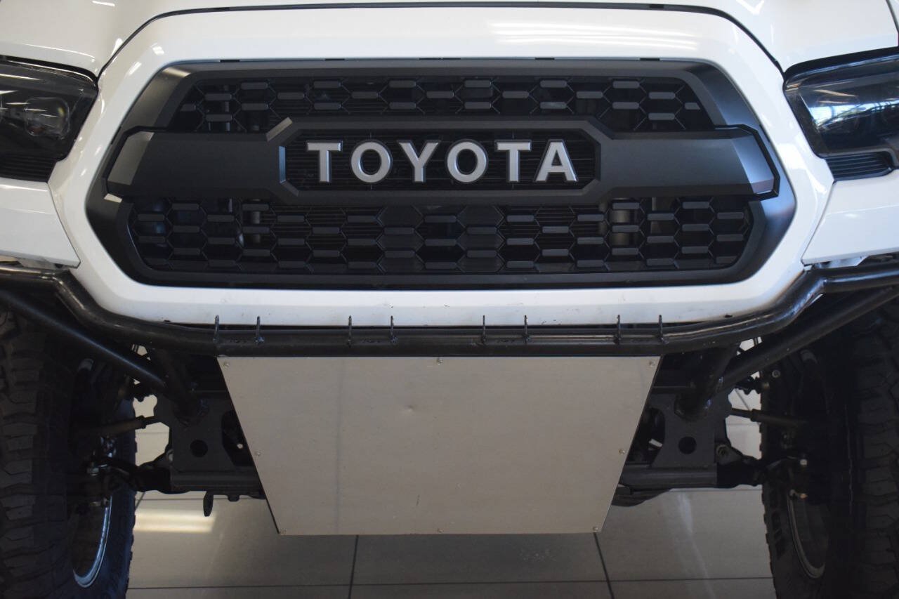 Used 2017 Toyota Tacoma SR5 RWD image 12