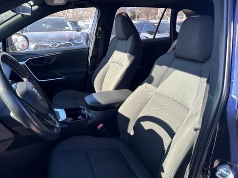 Used 2021 Toyota RAV4 SE image 16