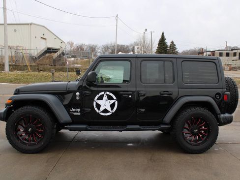 Used 2019 Jeep Wrangler Unlimited Sport S image 3