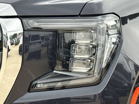 Used 2023 GMC Yukon SLT RWD image 4