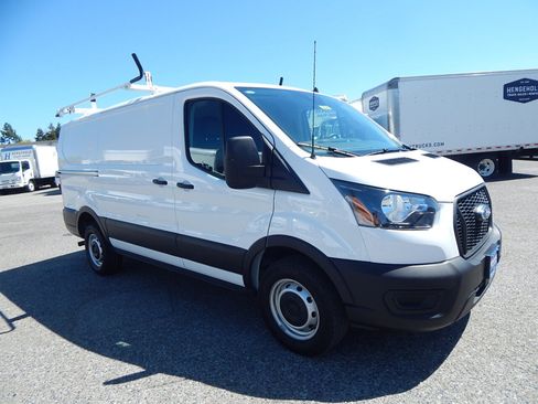 Used 2025 Ford Transit 250 Low Roof RWD image 10