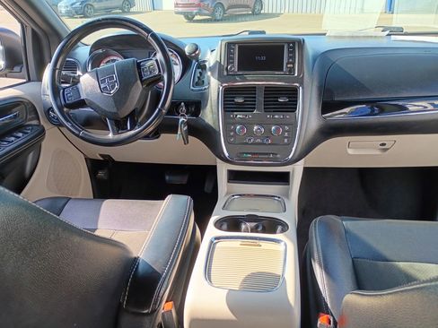 Used 2019 Dodge Grand Caravan SXT image 13