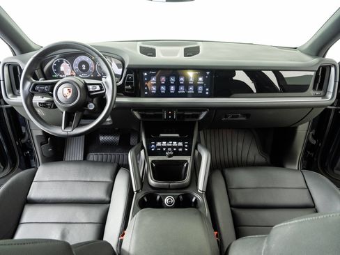 Certified 2024 Porsche Cayenne AWD/4WD image 18