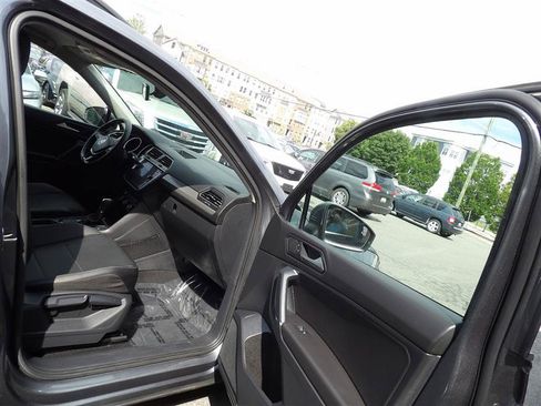 Used 2018 Volkswagen Tiguan SE FWD image 13