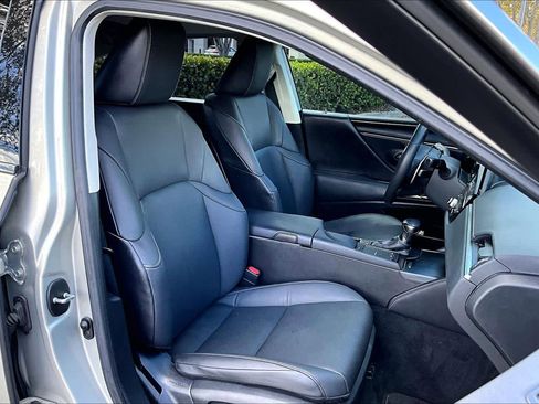 Used 2022 Lexus ES 350 w/ Premium Package image 9