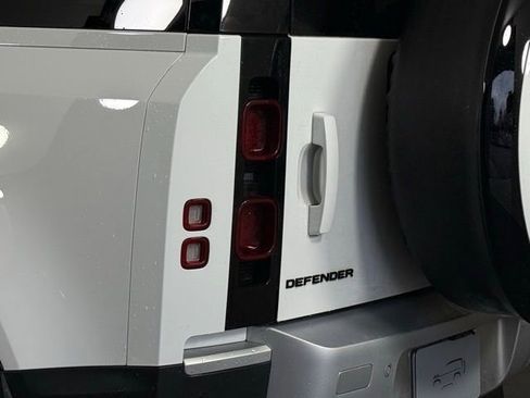 Used 2024 Land Rover Defender 110 S image 14