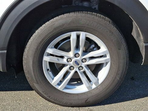 Used 2022 Ford Explorer XLT w/ Equipment Group 202A AWD/4WD image 7