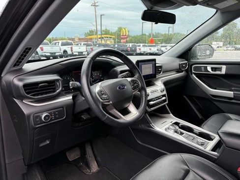 Used 2022 Ford Explorer XLT w/ Equipment Group 202A AWD/4WD image 19