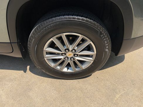 Used 2023 Chevrolet Traverse LT FWD image 36