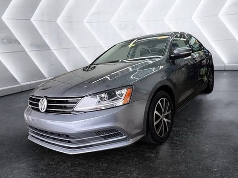 Used 2017 Volkswagen Jetta SE image 1