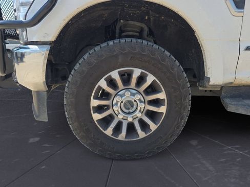 Used 2022 Ford F350 Lariat w/ Lariat Value Package AWD/4WD image 14