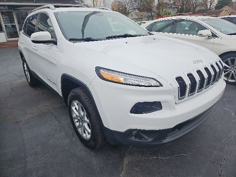 Used 2017 Jeep Cherokee Latitude w/ Cold Weather Group image 2
