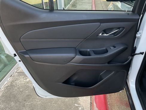 Used 2021 Chevrolet Traverse LS image 17