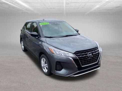 Certified 2025 Nissan Kicks Play S FWD image 9
