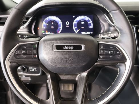 Used 2024 Jeep Grand Cherokee L Altitude AWD/4WD image 3