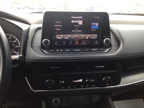 Used 2023 Nissan Rogue SV FWD image 14