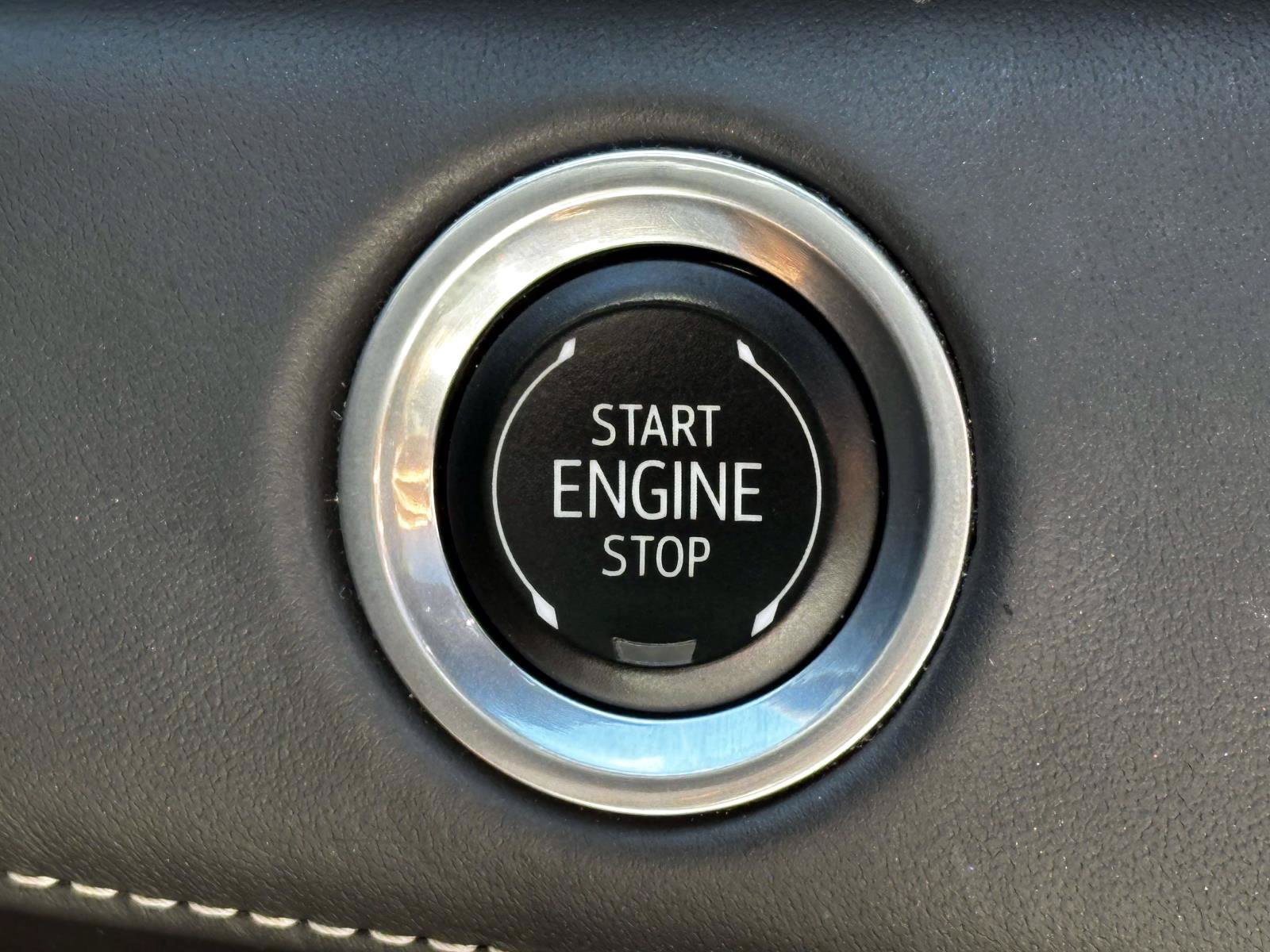 Used 2024 Cadillac Escalade Premium Luxury Platinum AWD/4WD image 29
