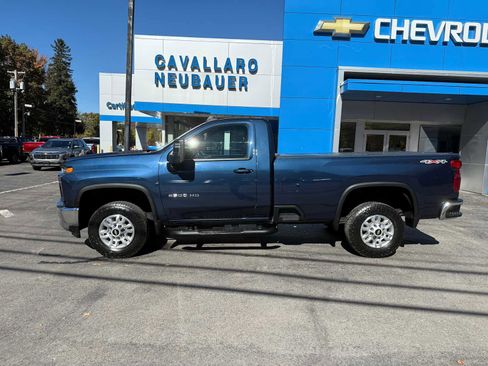 Used 2022 Chevrolet Silverado 2500 LT w/ Convenience Package image 8
